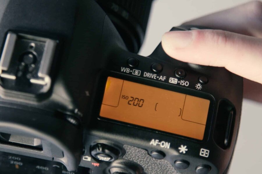 DSLR camera display set to ISO 200 scaled e1694111798670